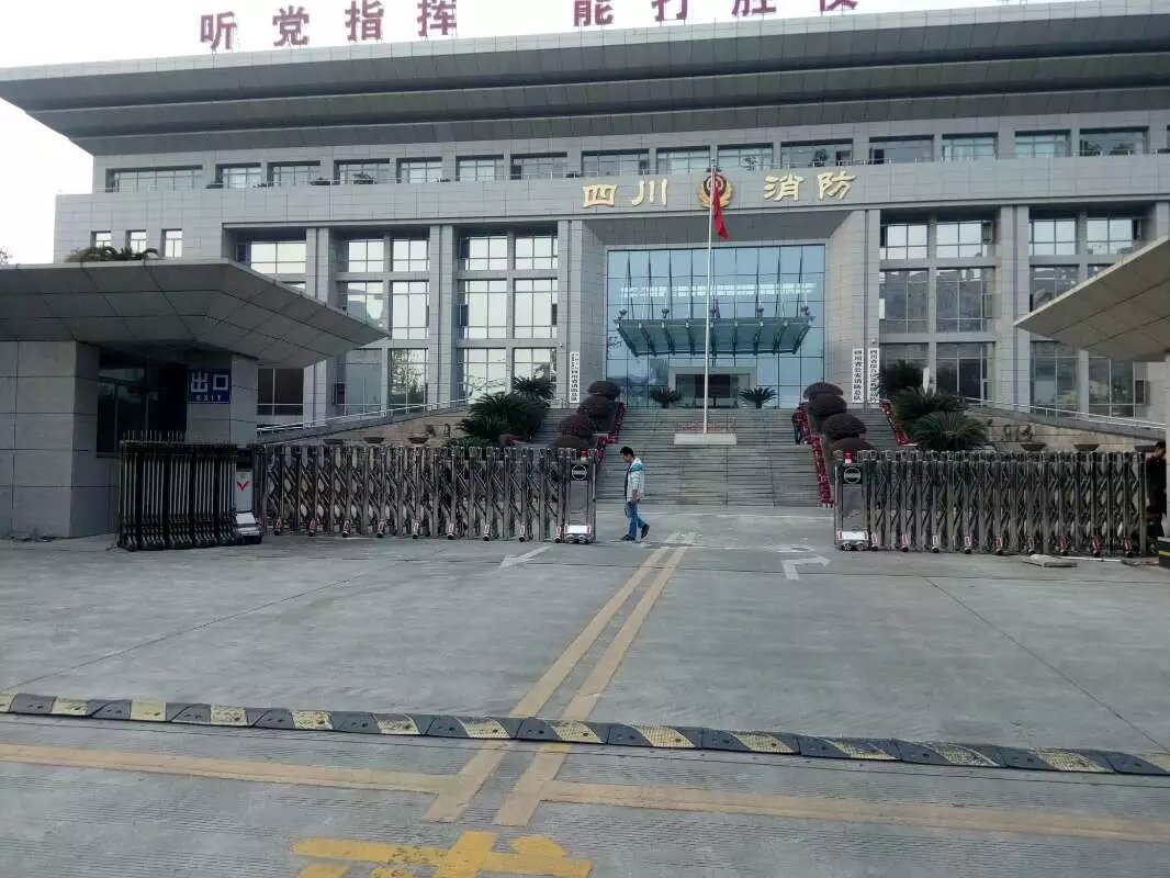 苏州吴中区苏州吴中区四川消防总队伸缩门
